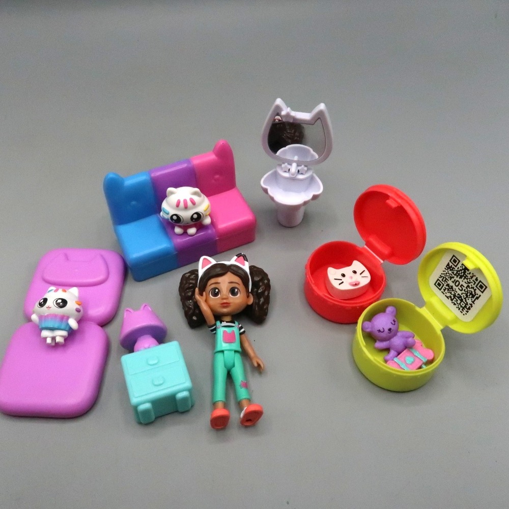 Gabby's Dollhouse Furniture Coach Bed Sink Gabby Figures lot